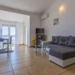 In 39175
